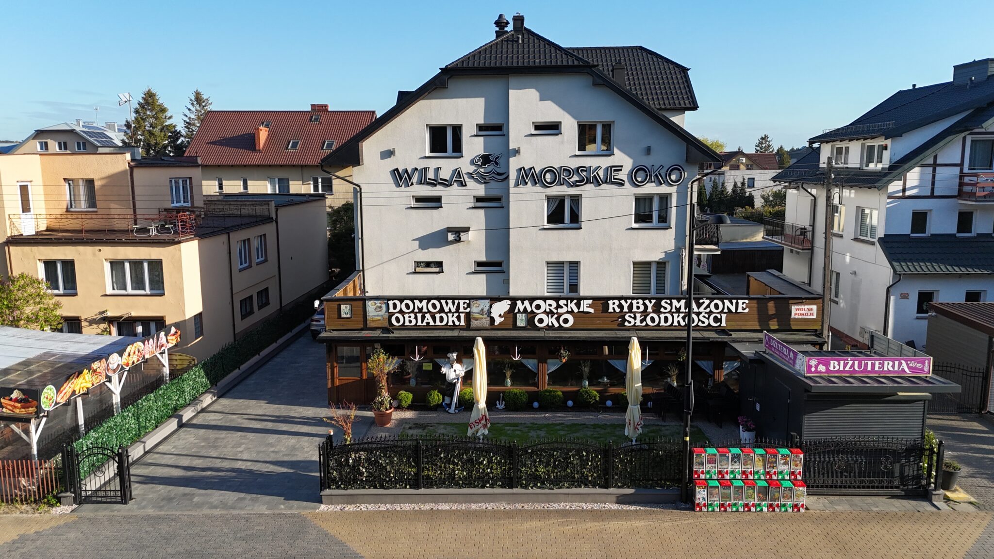 Noclegi w Karwi - zarezerwuj swoje domki, pokoje i apartamenty w Karwi już dziś. Myślisz wakacje nad Bałtykiem - m&oacute;wimy Karwia!
